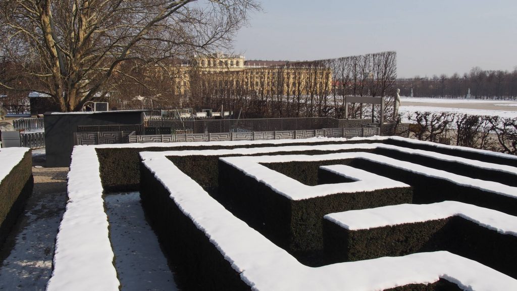 Maze Mauer